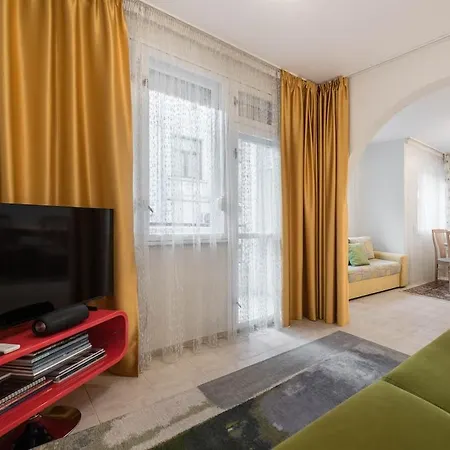 Calm Space In Center Apartment Warna