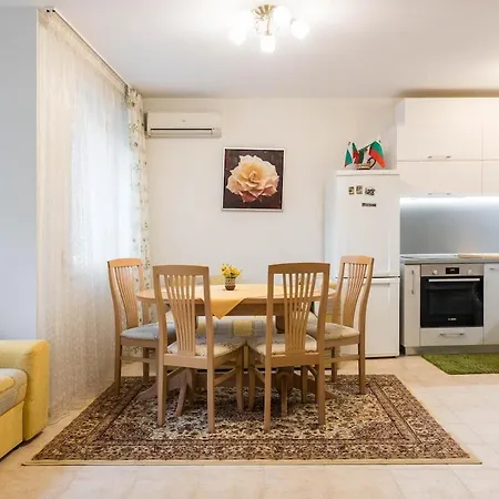 Apartment Spacious 1 Bedroom Near Sevastopol *