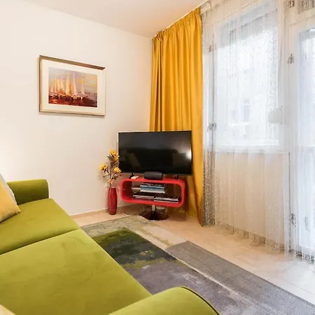 Apartment Spacious 1 Bedroom Near Sevastopol