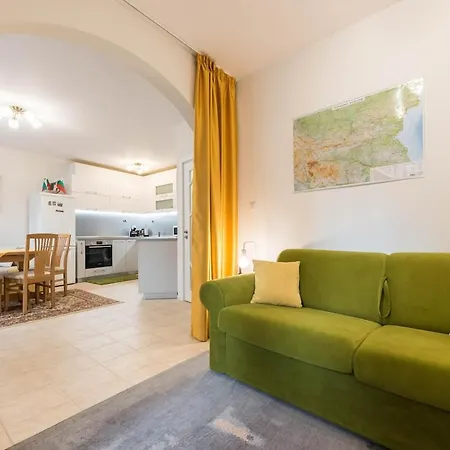 Spacious 1 Bedroom Near Sevastopol *