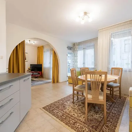 Spacious 1 Bedroom Near Sevastopol