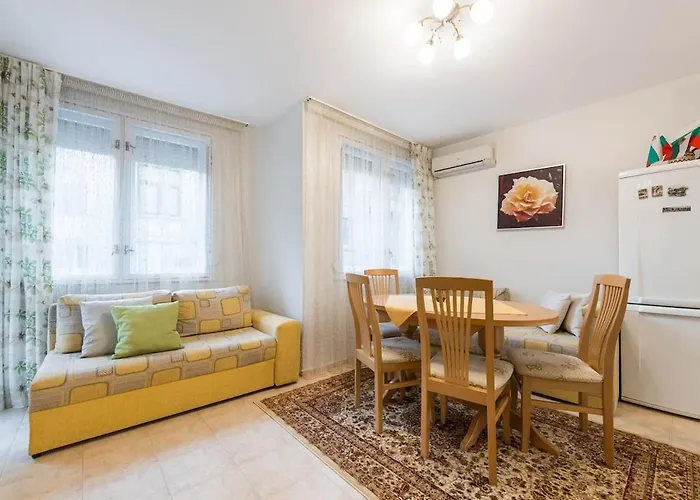 Calm Space In Center Apartment Varna
