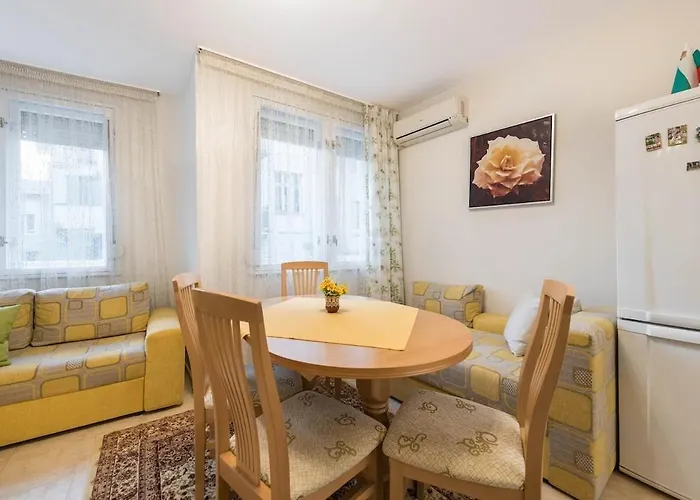 Calm Space In Center Apartment