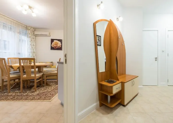 Calm Space In Center * וארנה