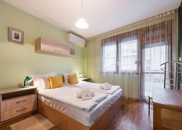 Calm Space In Center וארנה