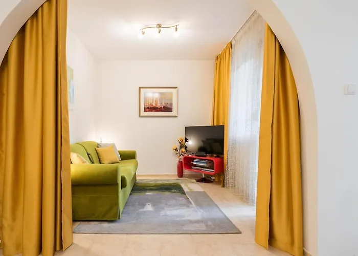 Calm Space In Center Apartment